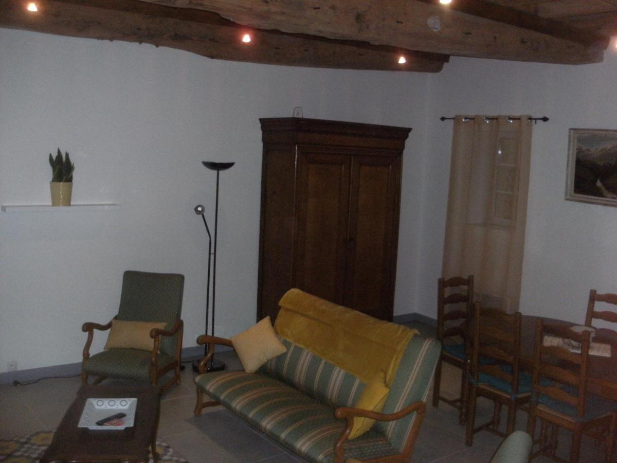 Grange Dans Ancien Corps De Ferme Ξενοδοχείο Bellengreville  Εξωτερικό φωτογραφία